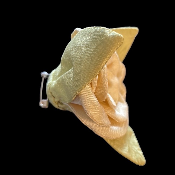 3 for $25❗️Handmade Cream Rose Brooch - Picture 4 of 6